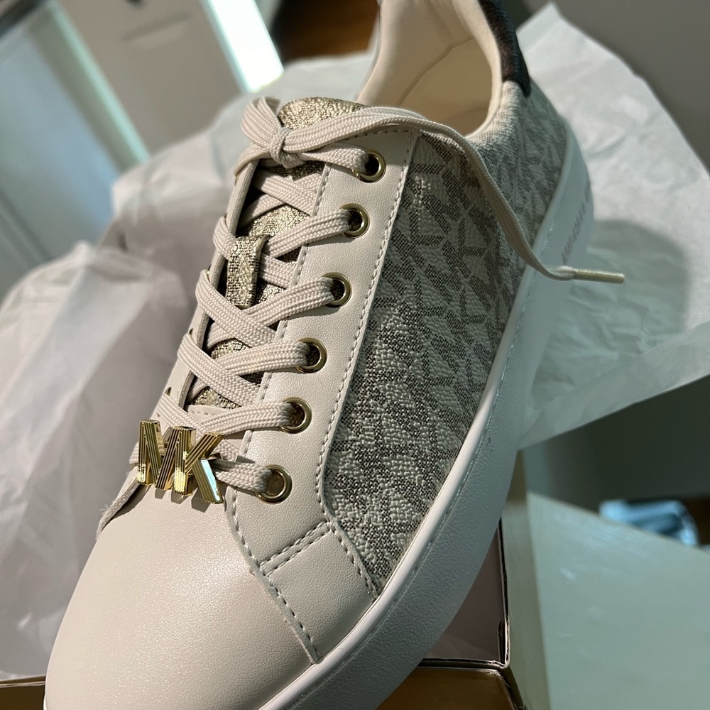 Michael Kors Poppy lace up Sneakers
